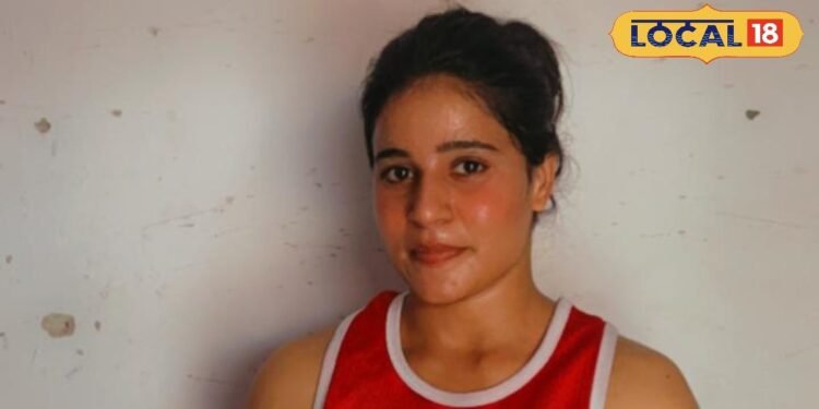 Boxing Championship: बॉक्सिंग में धमाल मचा रही मुरादाबाद की गरिमा, नौ बार रह चुकी है स्टेट चैंपियन, पिता से ट्रेनिंग लेकर की शुरुआत