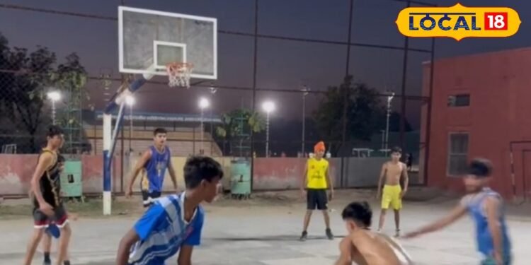 CRPF jawan giving free basketball training for 12 years know details