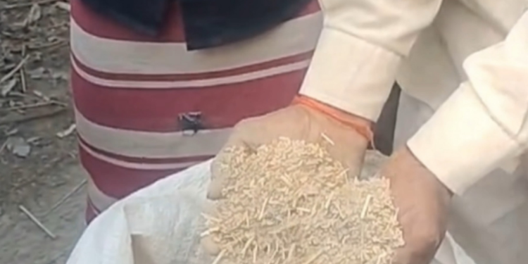 गेहूं में मिट्टी या मिट्टी में गेहूं, पीलीभीत में खुली लोगों को बांटे जाने वाले राशन की पोल