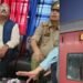 ट्रेन में पीली बोरी लेकर खड़ा था युवक, GRP ने पूछा – कौन हो? टिकट पर नाम देख भागे अफसर – boy sitting with yellow gunny bag in Samta express suddenly grp asked who are you in Jhansi railway station officers Ran off to know shocking truth