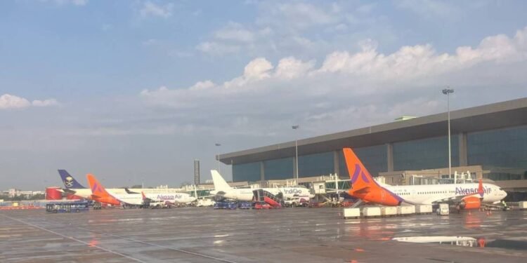 Lucknow Airport: आया फ्लाइट ऑपरेशन का नया शेड्यूल, कल से 6 घंटे के लिए रनवे रहेगा बंद, जानें क्‍या है पूरा प्‍लान