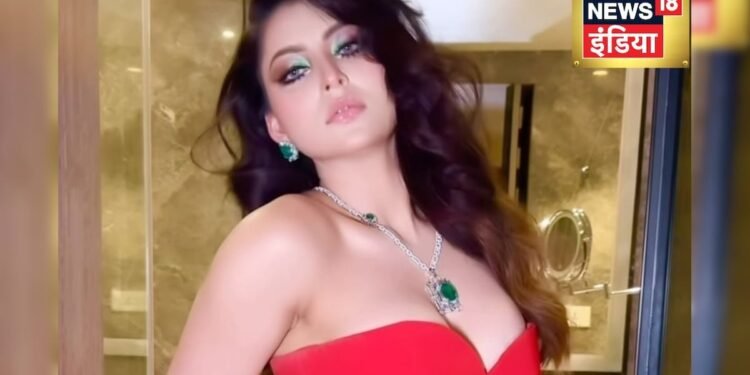 उर्वशी रौतेला ने अदाओं से बिखेरा जलवा, ताकते रह गए फैंस