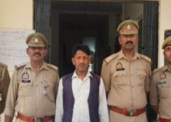 सिर पर बैग रखकर जा रहा था युवक, पुलिस ने टोका तो बोला – ‘उत्तराखंड जाना है’ तलाशी में जो मिला, खुली रह गई आंखें – youth stopped by Bareilly cops while checking says Going to Uttarakhand police got surprised to see When found opium smack worth 50 lakh