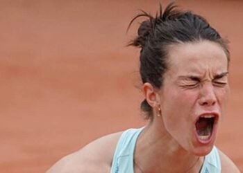 एक खिलाड़ी ने दूसरे से कहा- ‘तुमसे बदबू आ रही…’ शर्मनाक कॉमेंट के बाद मांगी माफी