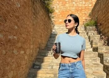 ‘जब मैं 21 साल की थी तब मुझे…’ फेमस अभिनेत्री ने बताया, हीरोइनों की नाभि को जूम करके देखते साउथ के लोग