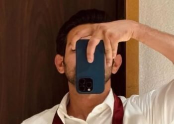 मजदूर थी मां, चाय की दुकान पर टेबल साफ करता था ये हीरो, 800 रुपए थी माह की सैलरी, अब है बॉलीवुड का सुपरस्टार