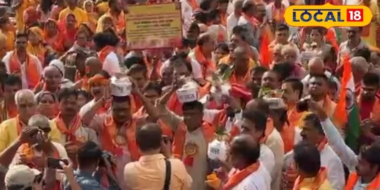 Nirjala Ekadashi: सिंधु, चिनाब, गंगा समेत पवित्र नदियों के जल से हुआ काशी विश्वनाथ का अभिषेक, जानें परंपरा