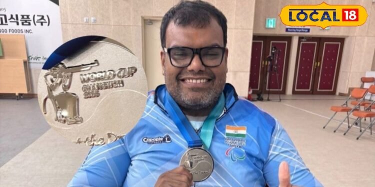 Shivraj Sankhla won silver medal by defeating players 24 countries