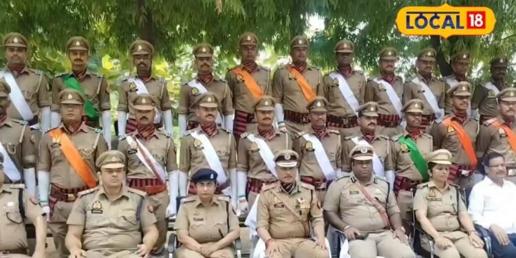 वर्दी वही, जिला वही… जब बेटे ने पिता की विरासत संभाली, आंखें नम हो गईं!