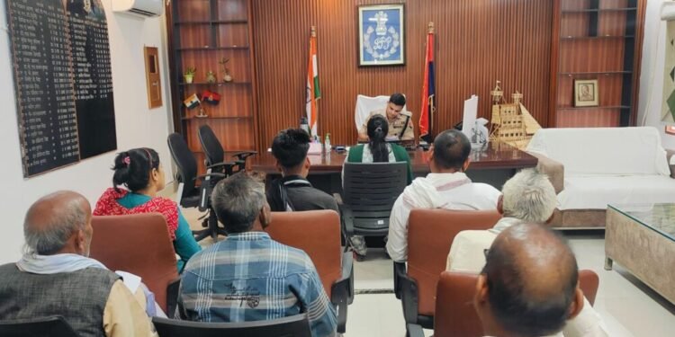 पुलिस अधीक्षक, द्वारा प्रतिदिन की भांति जनता एव फरियादियों की सुनी गई समस्याएं।