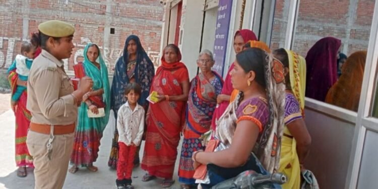 मिशन शक्ति के तहत सोनभद्र पुलिस द्वारा प्रतिदिन चलाया जा रहा महिला जागरूकता व सशक्तिकरण अभियान।