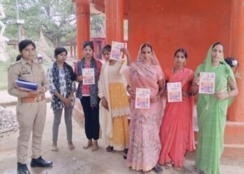 पुलिस अधीक्षक के निर्देशन में समस्त थानों पर गठित मिशन शक्ति टीम/एण्टीरोमियो टीम द्वारा महिलाओं/बालिकाओं को किया गया जागरूक।