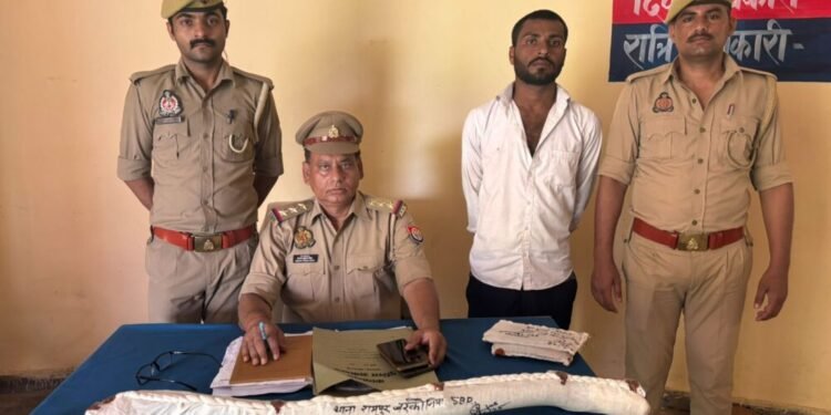 रामपुर बरकोनिया पुलिस ने विजयगढ़ किला पर स्थित मीरान शाह बाबा की मजार के मुजावर पुजारी की हुई हत्या का किया खुलासा।