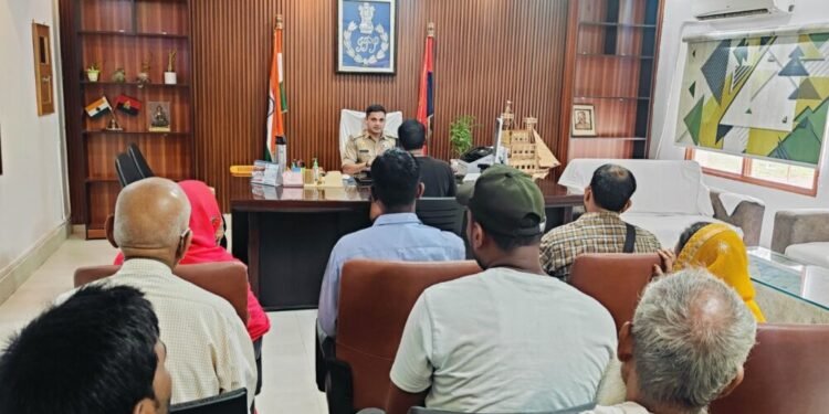 पुलिस अधीक्षक, द्वारा प्रतिदिन की भांति जनता एव फरियादियों की सुनी गई समस्याएं।