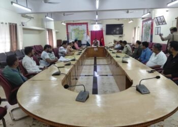 अपर पुलिस अधीक्षक के नेतृत्व में पुलिस लाइन चुर्क में व्यापारी बन्धुओं बैंक मित्रों के साथ की गयी मीटिंग।