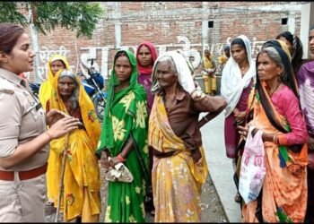 पुलिस अधीक्षक के निर्देशन में समस्त थानों पर गठित मिशन शक्ति टीम/एण्टीरोमियो टीम द्वारा महिलाओं/बालिकाओं को किया गया जागरूक।