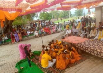 आदिवासियों ने की वीरांगना महारानी दुर्गावती की गोंगो पूजा।