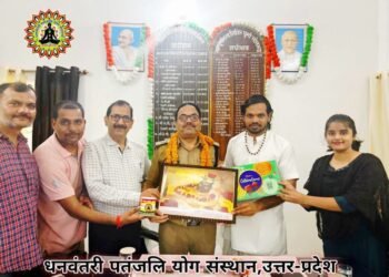 धनवंतरी पतंजलि योग संस्थान ने गुरमा नवनियुक्त जेल अधीक्षक जे.पी. दुबे को बधाई दी – योग गुरु आचार्य अजय पाठक।