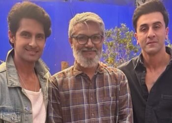 ‘धैर्य धनी है महागुणी है…’, रवि दुबे ने Ramayana के सेट से शेयर की तस्वीर, साथ में दिखे रणबीर कपूर-नितेश तिवारी