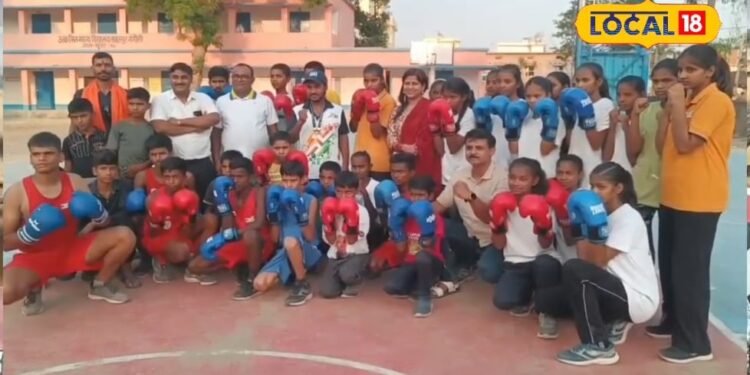 बॉक्सिंग के लिए नहीं था पैसा और ग्लव्स, बक्सर को दे दिए 19 मेडल विनर, कोच रमेश के सामने फीकी है ‘चक दे इंडिया’