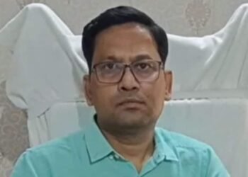 यूपी में यहां गांव की आबादी से ज्यादा मिले जिंदा और मृतक, जब खुला राज… तो DM भी रह गए हैरान