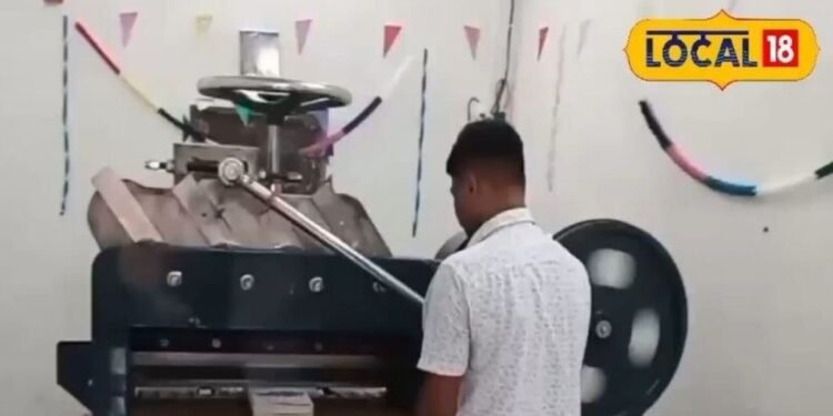 Mau News: इस सरकारी योजना ने बदली युवा की जिंदगी, शुरू किया ये बिजनेस, हर महीने कमा रहा 50 हजार रुपए! – Uttar Pradesh News