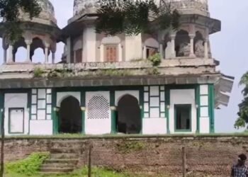 मकबरा तोड़ने के बाद घर लौट गए हिंदू, हालात पर पुलिस ने पाया काबू