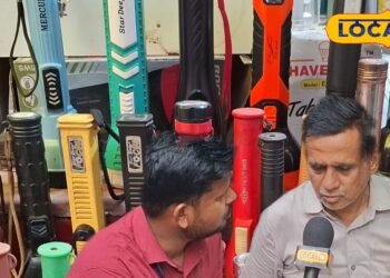 यूपी के इस जिले में अचानक ये क्या हुआ….लाइन लगाकर टॉर्च खरीद रहे लोग, जबरदस्त डिमांड, जानिए वजह