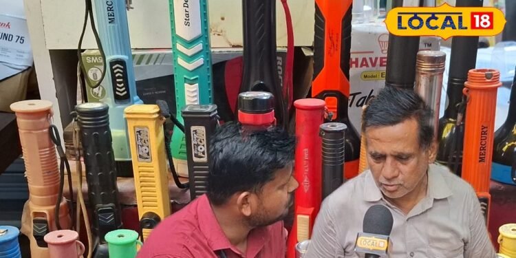 यूपी के इस जिले में अचानक ये क्या हुआ….लाइन लगाकर टॉर्च खरीद रहे लोग, जबरदस्त डिमांड, जानिए वजह