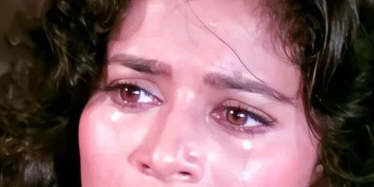 ‘सुनो तुमको ब्लाउज उतारना होगा और मैं…’, माधुरी दीक्षित से जब हुई अजीब डिमांड, बिखरी गई हसीना, फिर…’सुनो तुमको ब्लाउज उतारना होगा और मैं…’, माधुरी दीक्षित से जब हुई अजीब डिमांड, बिखरी गई हसीना, फिर…