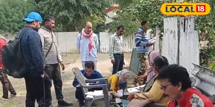 आगरा पब्लिक ओपिनियन: सरकार को जॉब देने पर फोकस करना चाहिए… आगरा के युवाओं ने SIR को लेकर दी बेबाक राय, बताई इसकी परेशानियां