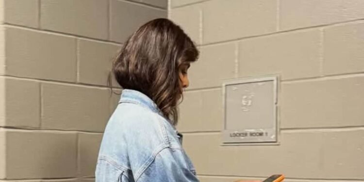 Priyanka Chopra की मिस वर्ल्ड जीत से बॉलीवुड तक का सफर और संघर्ष