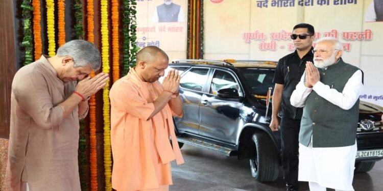 PM Modi Varanasi visit Live: देश को मिली 4 और नई वंदे भारत, PM मोदी ने दिखाई हरी झंडी, बोले-विकसित भारत के लिए साबित होंगी मील का पत्थर