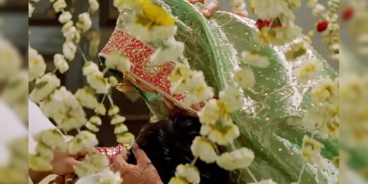 सुहागरात पर शूट हुआ ब्लॉकबस्टर गाना, थिएटर में परिवार संग देखना हो गया था मुश्किल, 1 सीन तो नम कर देगा आपकी आंखें