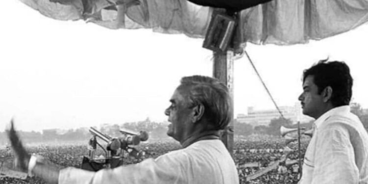 शत्रुघ्न सिन्हा ने अटल बिहारी वाजपेयी को दी श्रद्धांजलि, अनदेखी फोटोज शेयर कर लिखा-‘यादें हमेशा संजोकर रखेंगे’