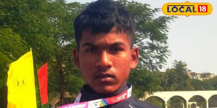 गुमला के सुजल कुमार की बड़ी उपलब्धि, राष्ट्रीय एथलेटिक्स में कांस्य जीतकर खेल नगरी का बढ़ाया मान