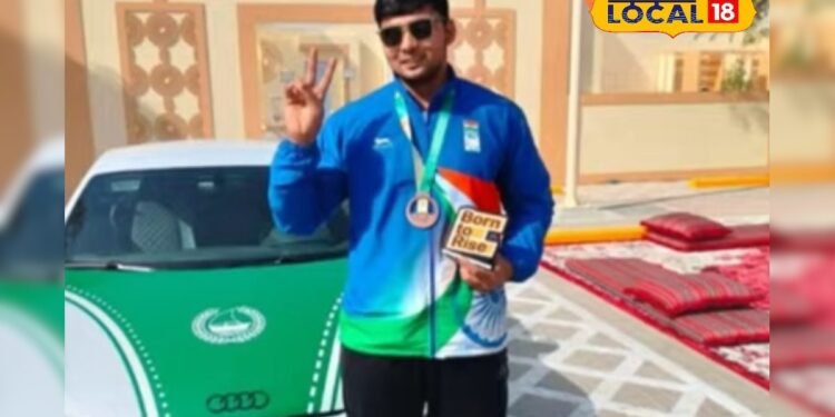 आंखों की रोशनी खोने के बावजूद नहीं हारी हिम्मत, एशियन यूथ पैरा गेम्स में जीते मेडल, जानें कौन हैं प्रवीण शर्मा