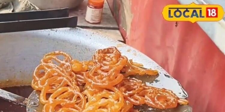 फर्रुखाबाद की ये जलेबी खाने के बाद आप भी कहेंगे वाह! उड़द दाल से बनती है यह टेस्टी मिठाई, स्वाद लेने दूर-दूर से आते है लोग