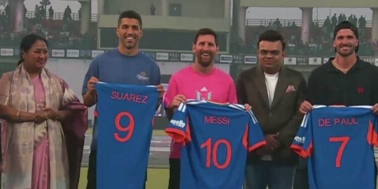 Lionel Messi GOAT Tour India Day 3 Live: अरुण जेटली स्टेडियम में मेसी से मिले जय शाह, दिया स्पेशल बैट और जर्सी