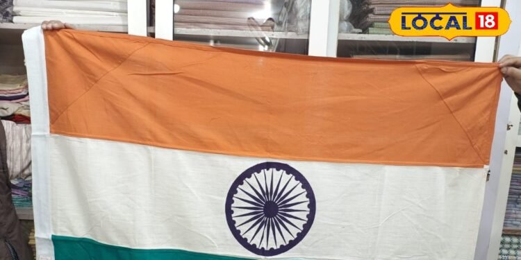 Gorakhpur’s Gandhi Ashram is an example of patriotism, with a unique demand for the tricolor flag before January 26th or August 15th.