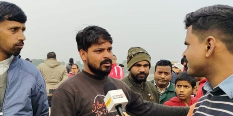 ‘वो टॉर्च जलाकर दो घंटे तक मदद मांगता रहा’, नोएडा कार हादसे को लेकर बोले लोग, कहा- अब भी खतरा बरकरार