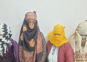प्रयागराज में देह व्यापार का भंडाफोड़, पुलिस की छापेमारी में 4 युवतियों समेत 8 गिरफ्तारी, मालिक को भी दबोचा