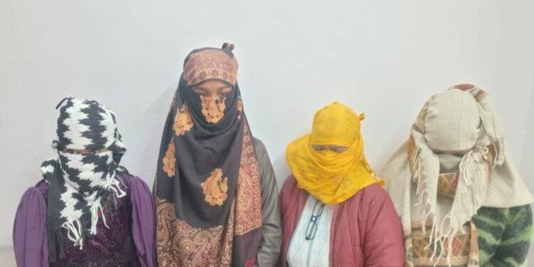 प्रयागराज में देह व्यापार का भंडाफोड़, पुलिस की छापेमारी में 4 युवतियों समेत 8 गिरफ्तारी, मालिक को भी दबोचा