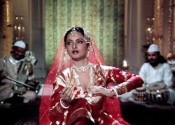 अनुराधा पौडवाल का 46 साल पुराना गाना, लाल बनारसी साड़ी में नागिन सी लहराई थी रेखा, जितेंद्र की खुल गई थी पोल