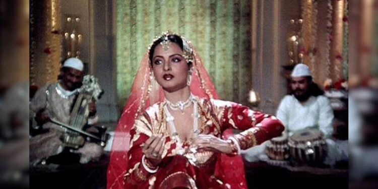 अनुराधा पौडवाल का 46 साल पुराना गाना, लाल बनारसी साड़ी में नागिन सी लहराई थी रेखा, जितेंद्र की खुल गई थी पोल