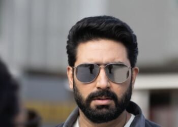 शाहरुख की फिल्म में दीपिका-अभिषेक का नया लुक चर्चा में