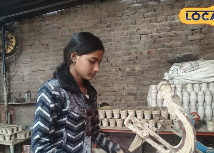 छात्रा का बिजनेस माइंड मिट्टी से बनाया कारोबार, कुल्हड़ बनाकर परिवार की कर रही मदद
