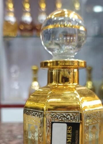 इत्र नगरी का नया धमाका! गॉडफादर की खुशबू ने जीता दिल, 5 दिनों तक महकेंगे कपड़े, कीमत भी कम