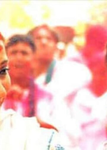 अमिताभ बच्चन ने थामा हेमा मालिनी का हाथ, गालों पर मला गुलाल, सदाबहार हो गया होली गीत