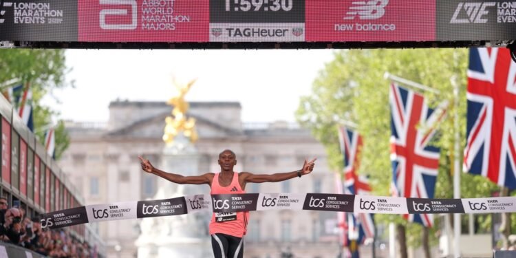 सेबस्टियन सावे बने मैराथन की दुनिया में नए ‘किंग’, सबसे कम समय में रेस जीतकर बनाया वर्ल्ड रिकॉर्ड